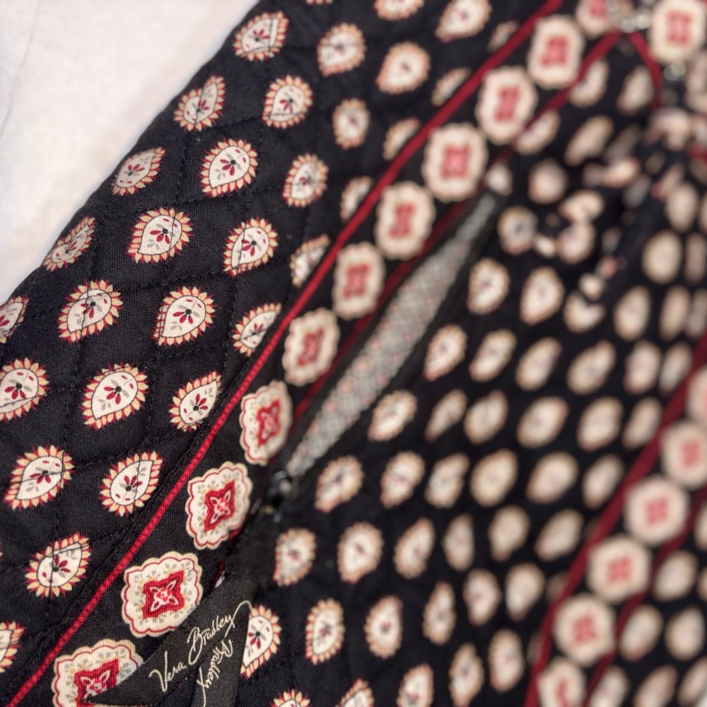 Vera Bradley retired drawstring backpack in the "Classic Black" paisley pattern - Picture 10 of 15